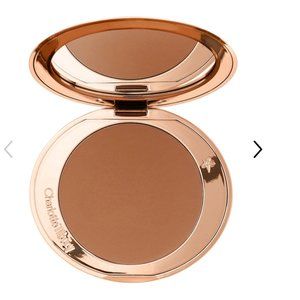 Charlotte Tilbury Airbrush Matte Bronzer in Shade 3/Tan